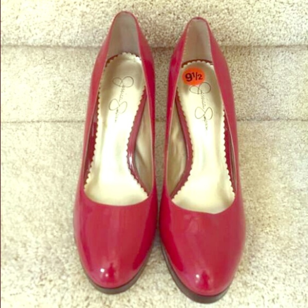 👠Candy Apple Red Jessica Simpson Pumps! 👠